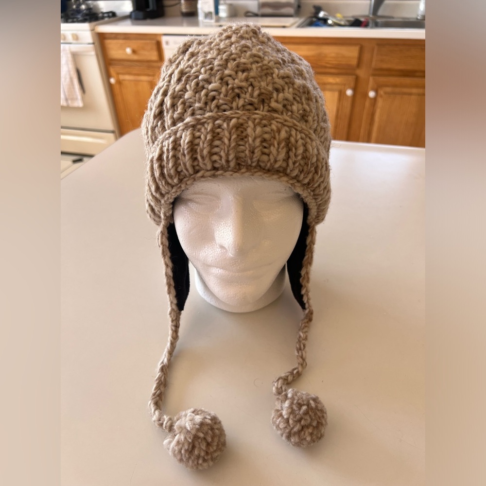Artesania Beige and White Chunky Knit Tan Earflap Hat